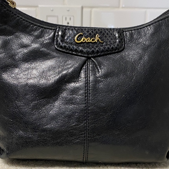 Vintage Coach Black Leather Crossbody bag with Gold Accents - Picture 2 of 9